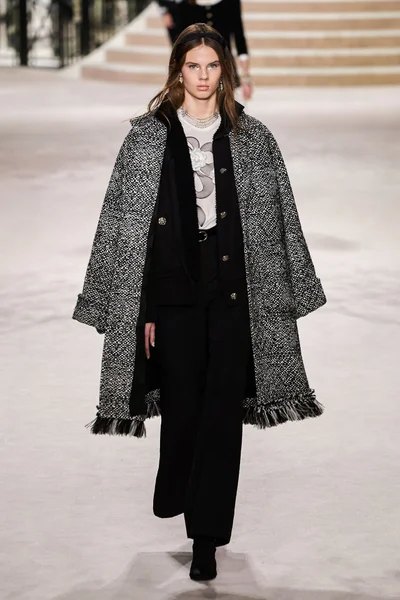 Look 7